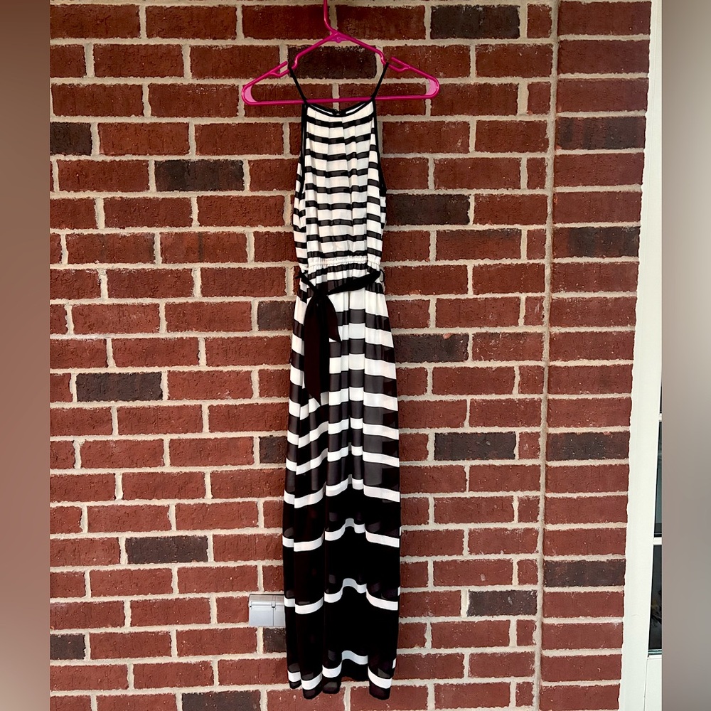 Juniors/Womens dress size Small (3-5) Brand: Purple Snow. Like new.